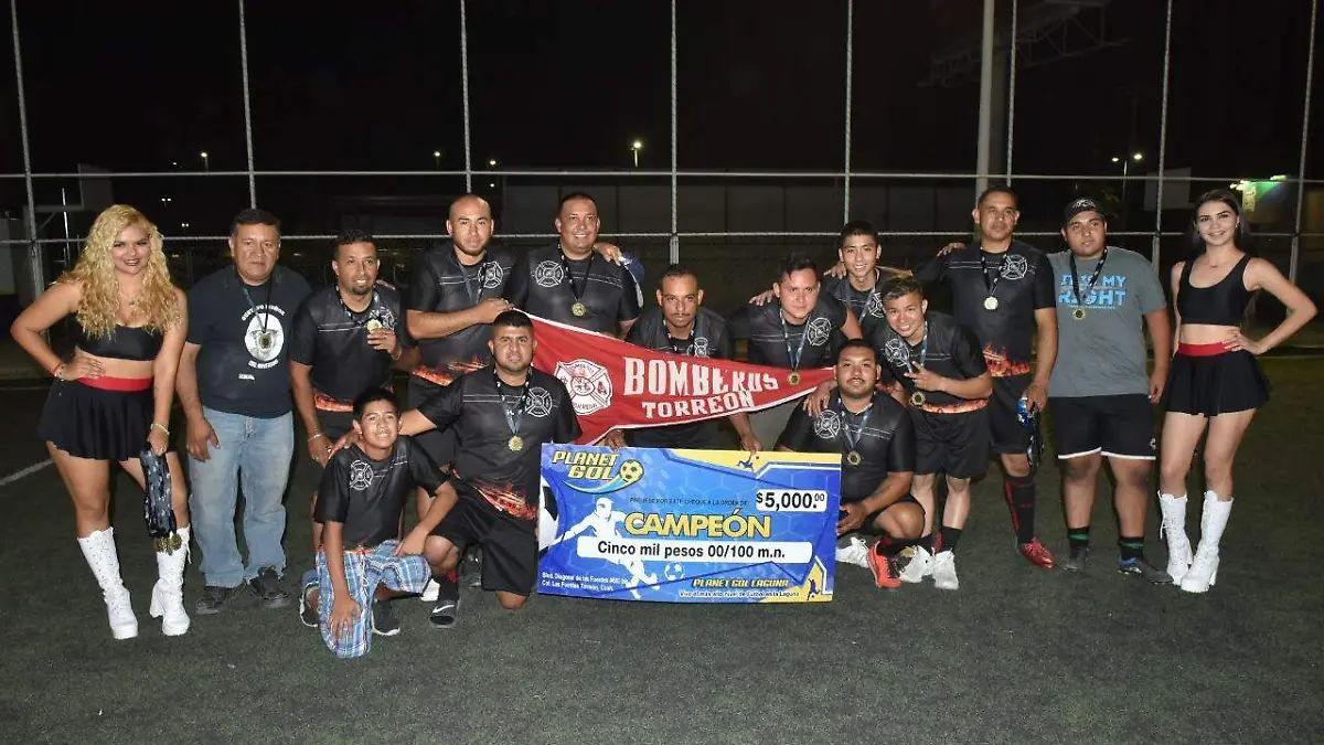 24 Bomberos se proclaman campeones en Planet Gol Fuentes1